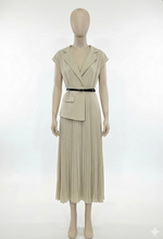 Robe tailleur plissée asymétrique – Élégance moderne